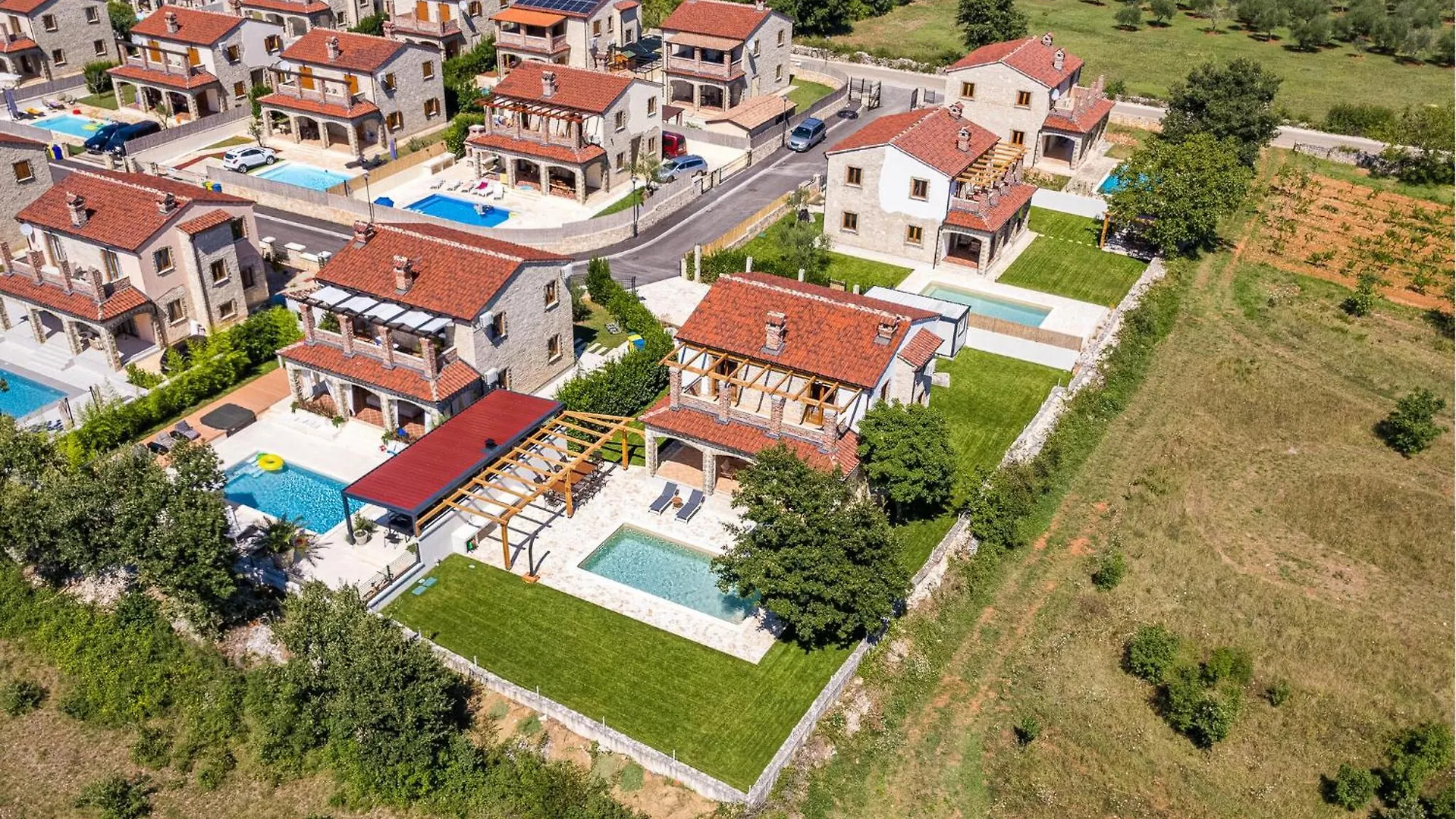 4 Bedroom Cozy Home In Cabrunici Holiday home