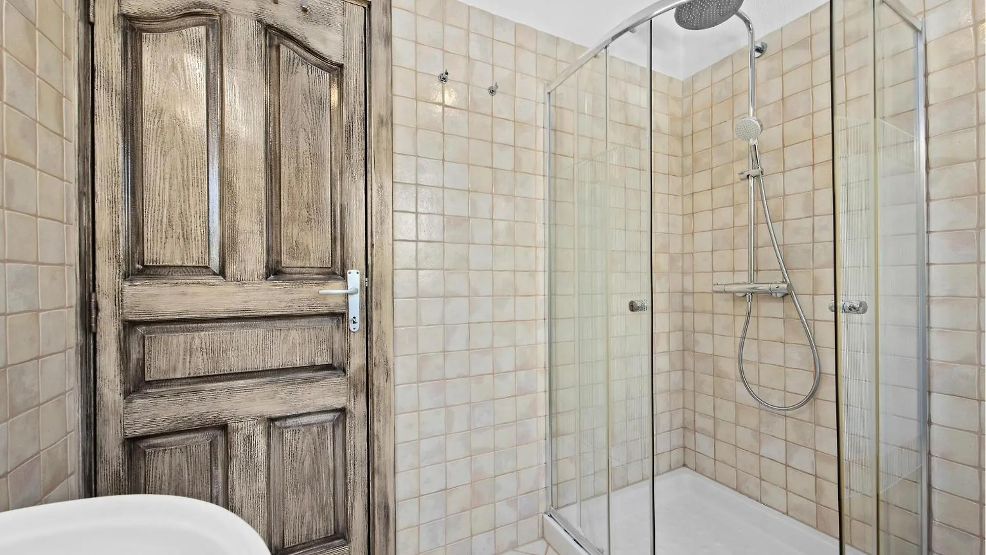 4 Bedroom Cozy Home In Cabrunici Holiday home