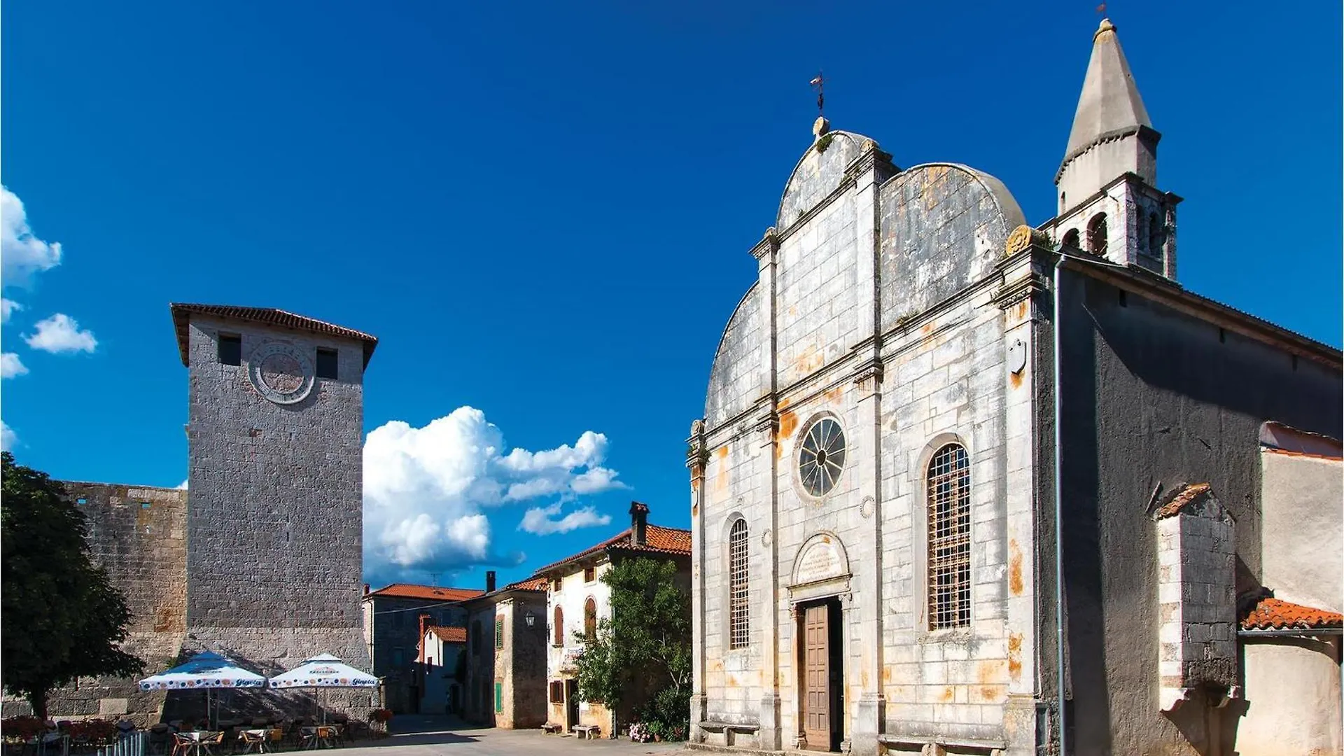 4 Bedroom Cozy Home In Cabrunici