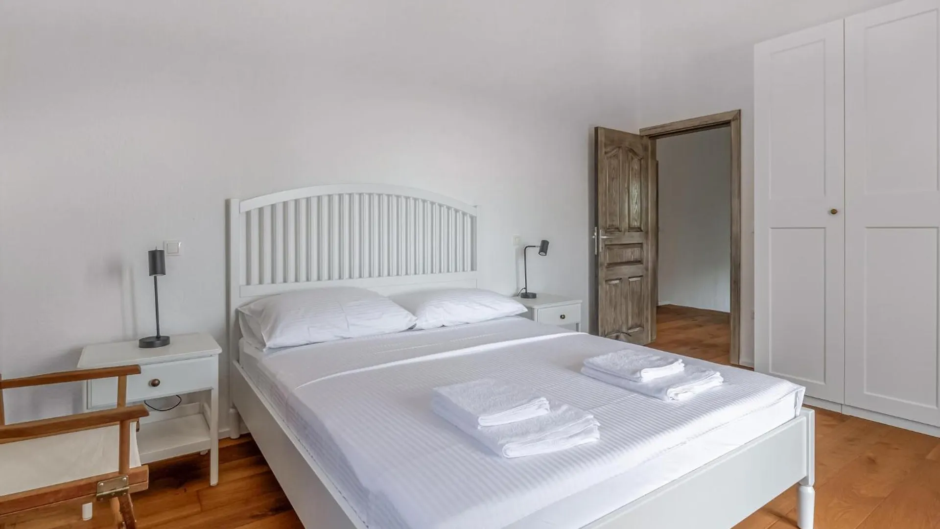 4 Bedroom Cozy Home In Cabrunici Holiday home