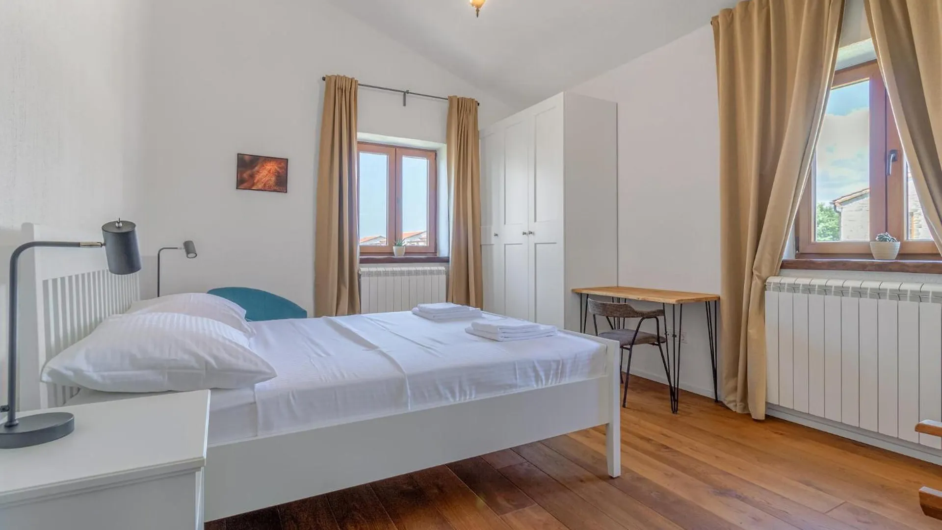 4 Bedroom Cozy Home In Cabrunici Holiday home