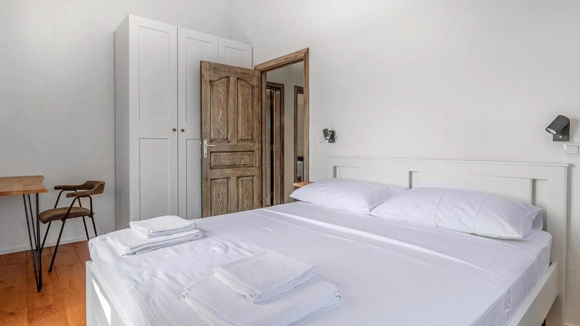 4 Bedroom Cozy Home In Cabrunici 0*,  Croatia