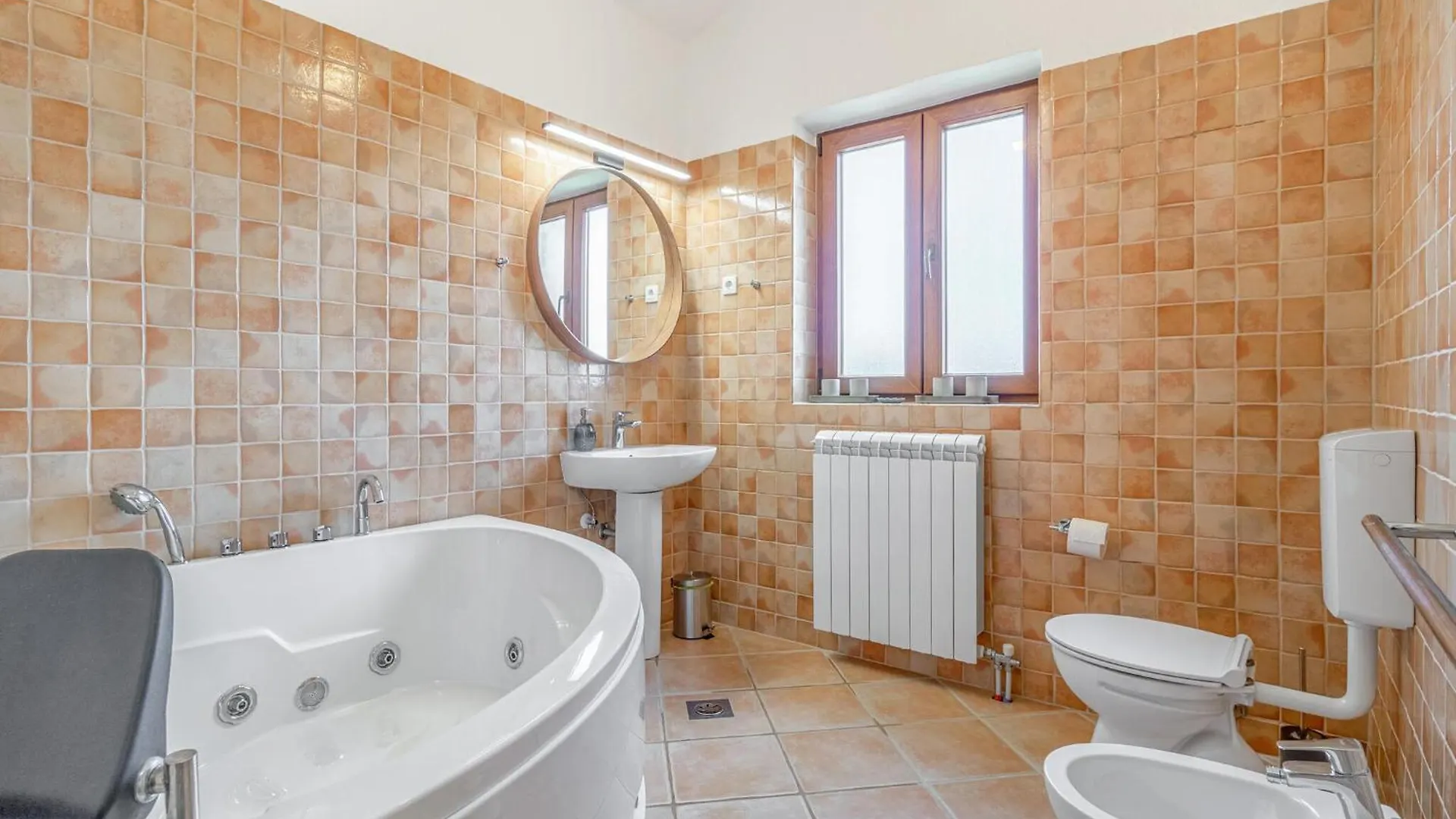 4 Bedroom Cozy Home In Cabrunici