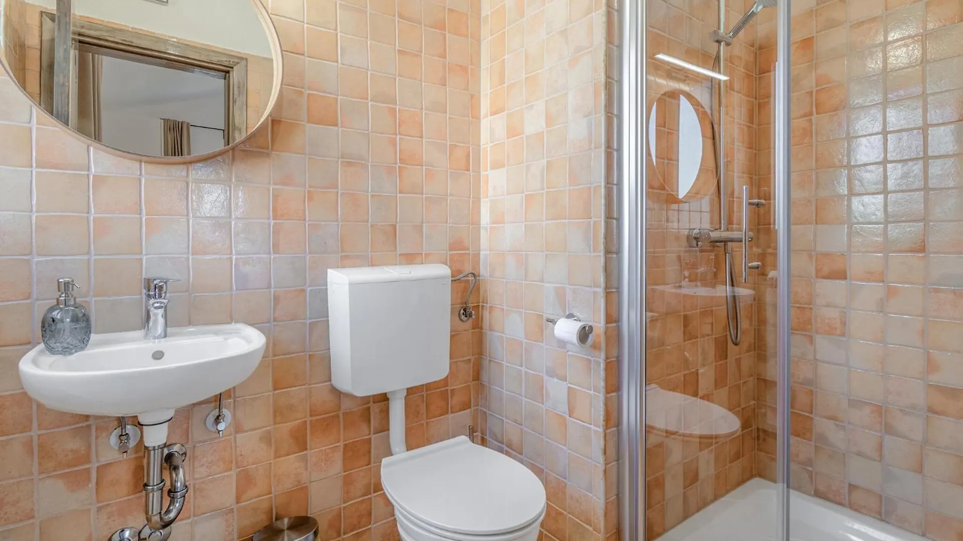 Holiday home 4 Bedroom Cozy Home In Cabrunici