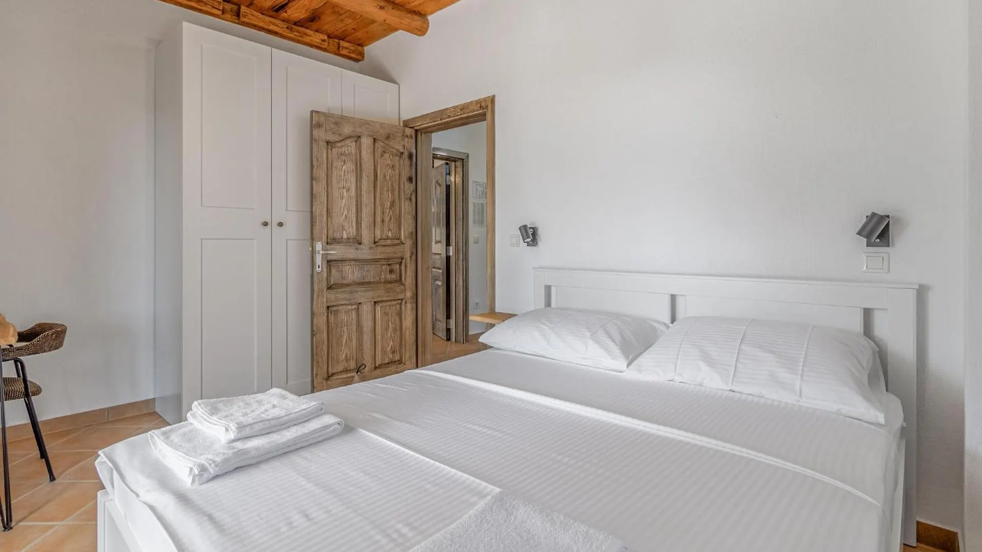 Holiday home 4 Bedroom Cozy Home In Cabrunici Croatia