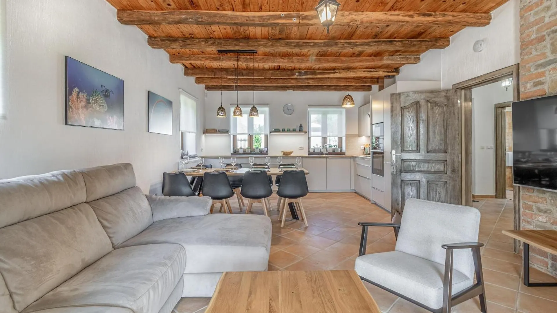 4 Bedroom Cozy Home In Cabrunici 0*,  Croatia