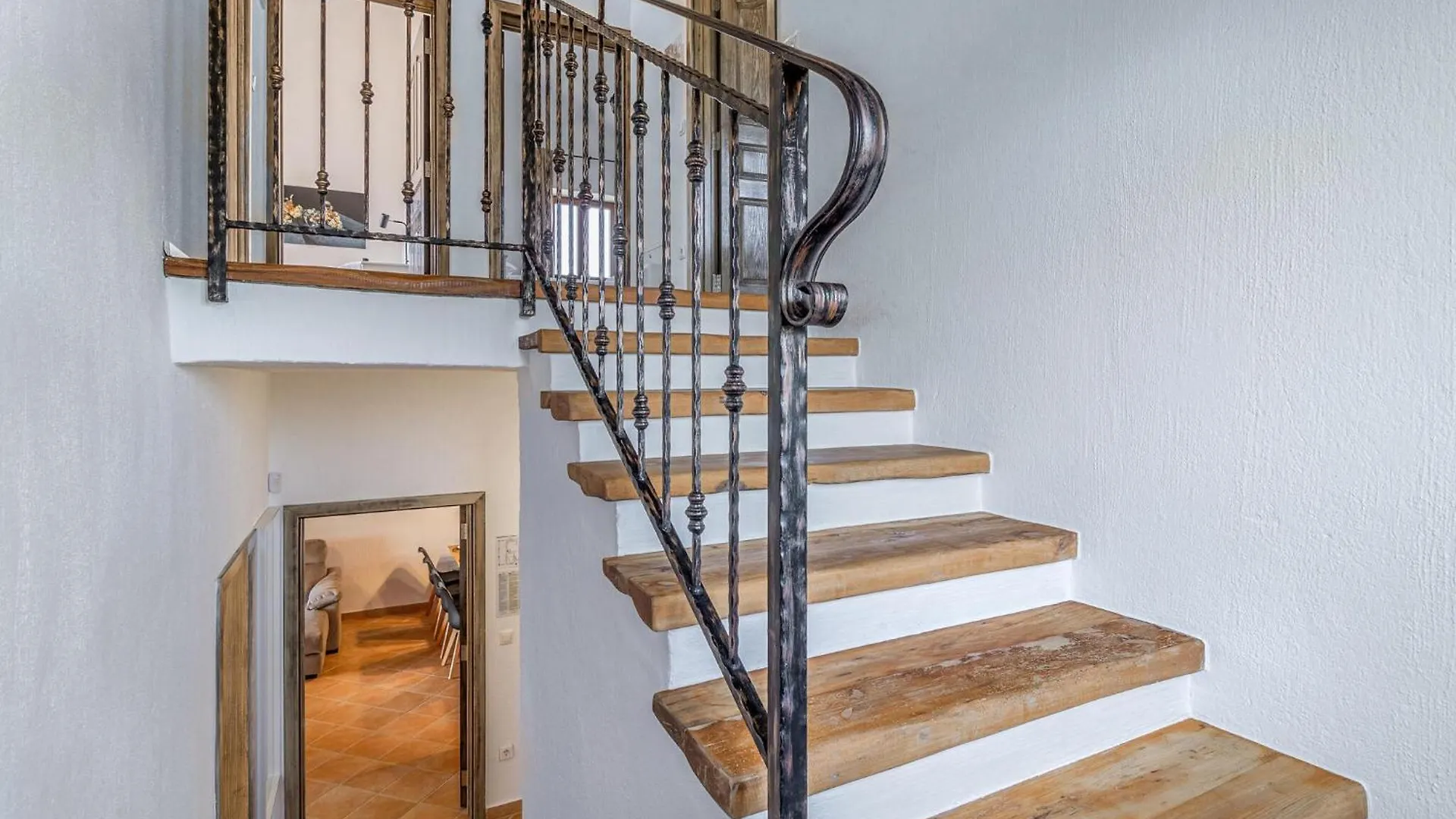 4 Bedroom Cozy Home In Cabrunici
