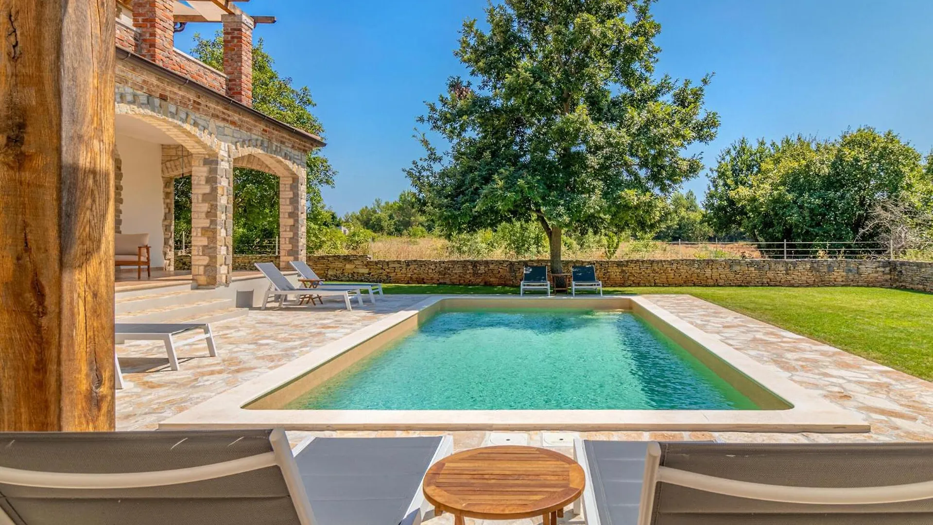4 Bedroom Cozy Home In Cabrunici Croatia