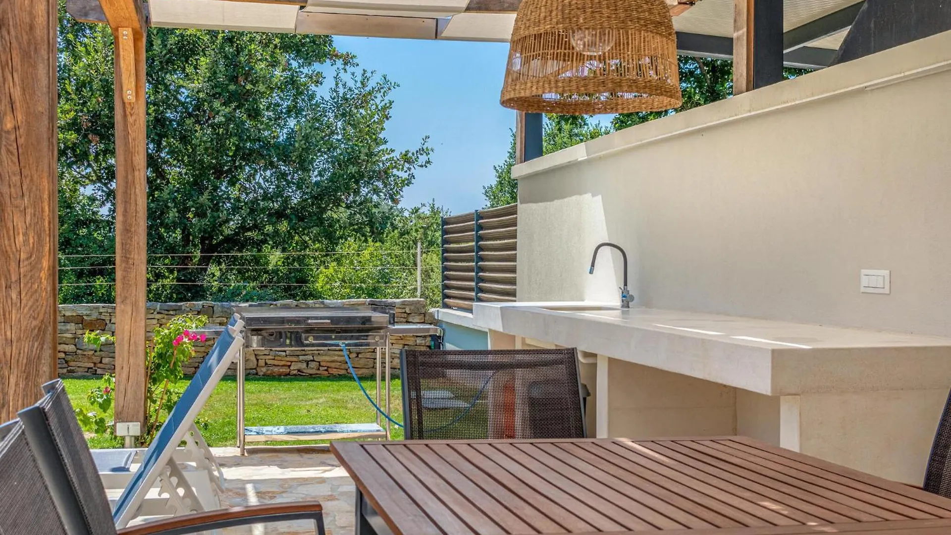 4 Bedroom Cozy Home In Cabrunici Croatia