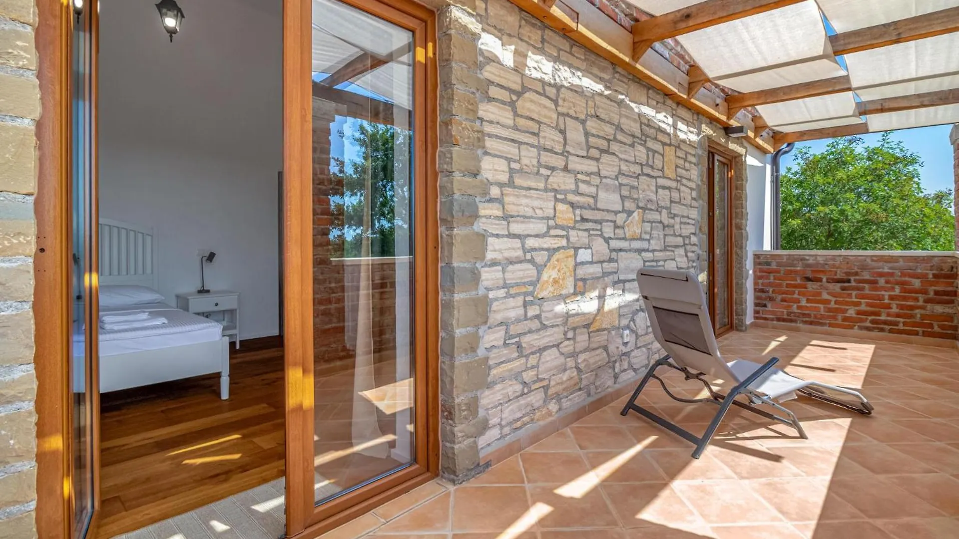 4 Bedroom Cozy Home In Cabrunici