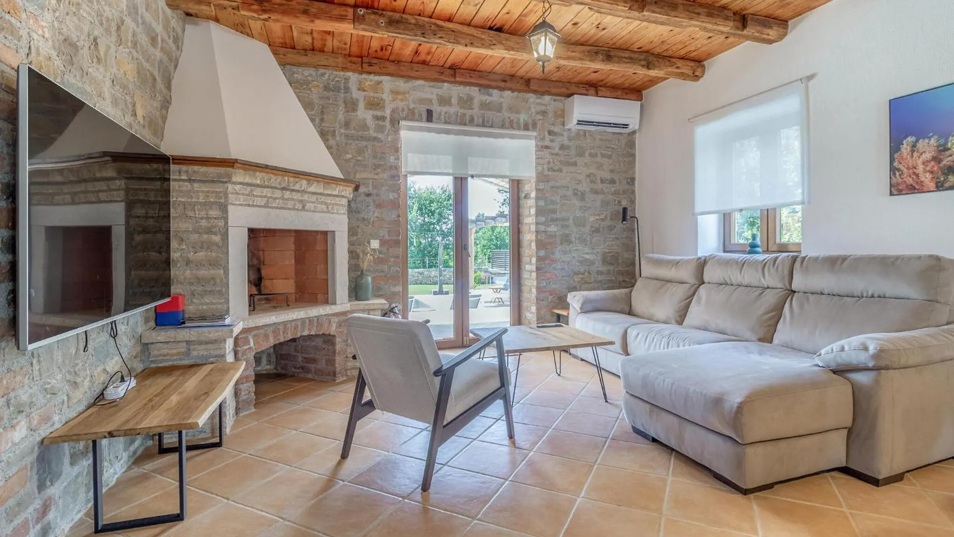 4 Bedroom Cozy Home In Cabrunici Croatia