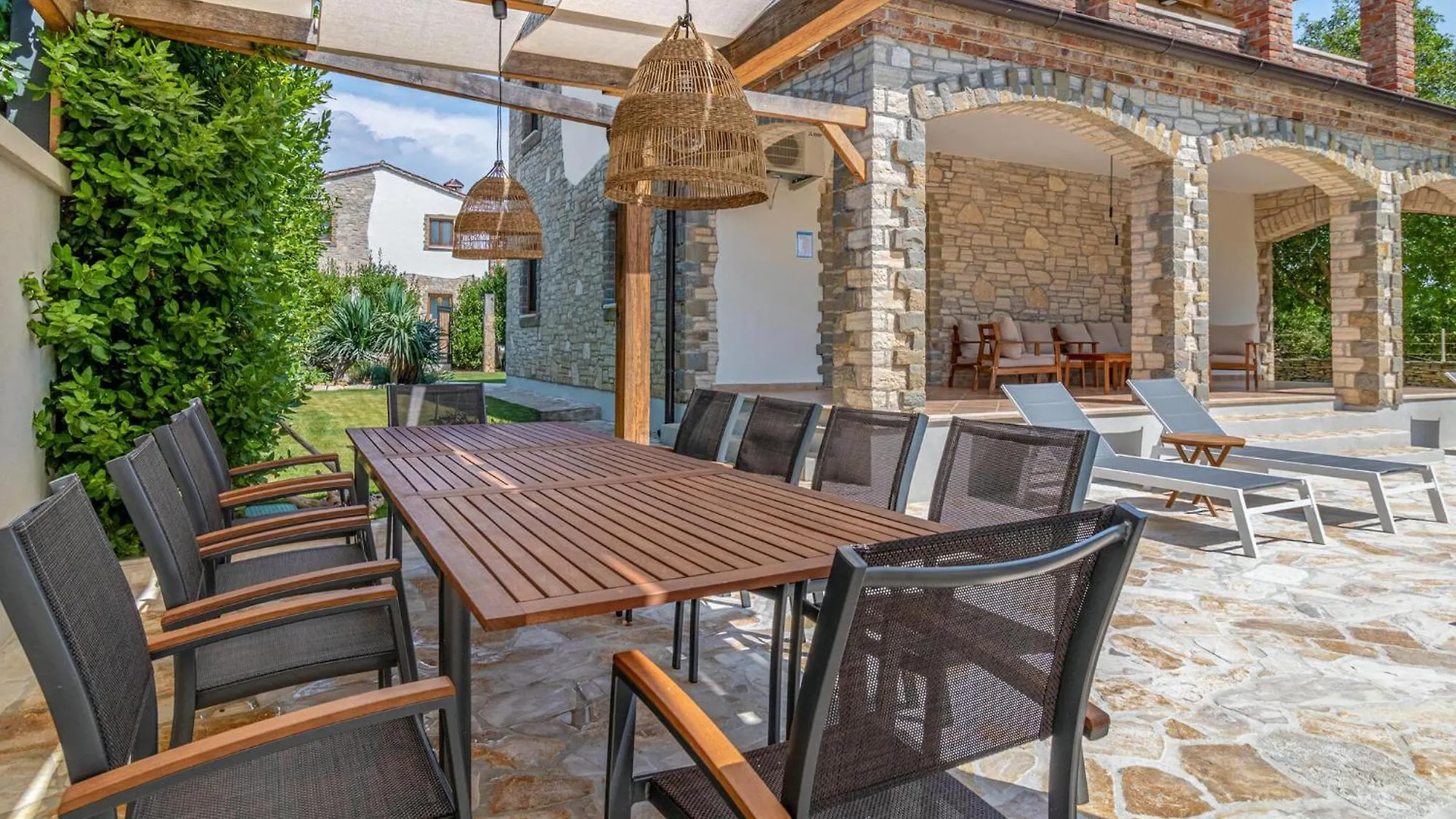 4 Bedroom Cozy Home In Cabrunici Croatia